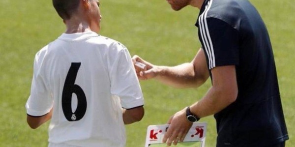 皇马花小钱办大事！卡瓦哈尔经历伯纳乌将上演，先外出练级再回西甲发光