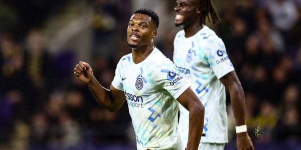 零封全欧第一！齐沃用2招激活老龄国米，20岁新星欧冠破门，博尼独造4球