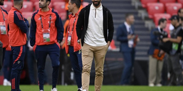 曼联主帅阿莫林怒斥批评声：战术质疑正在摧毁球员信心！