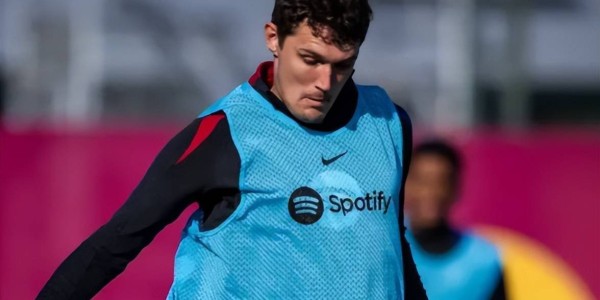 10球3助攻！巴萨挖角曼城失意带刀后卫，克里斯滕森最佳替代者