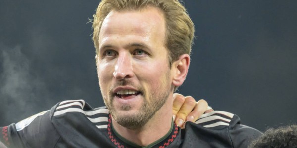 欧洲足球：哈里·凯恩替补出场上演帽子戏法，拜仁狂胜斯图加特