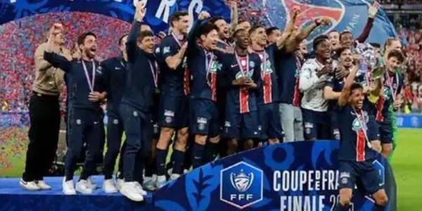 单赛季六冠有多难？历史仅三队做到，巴黎差点七冠，09梅西太恐怖