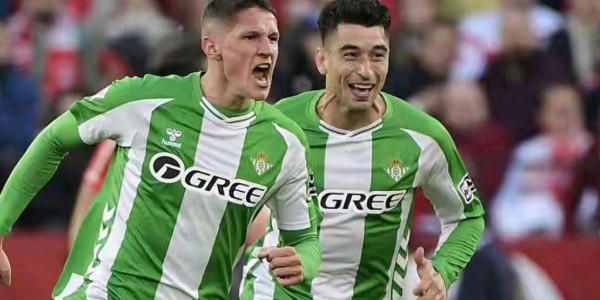 西甲第14轮塞维利亚德比：贝蒂斯客场2-0完胜十人主队