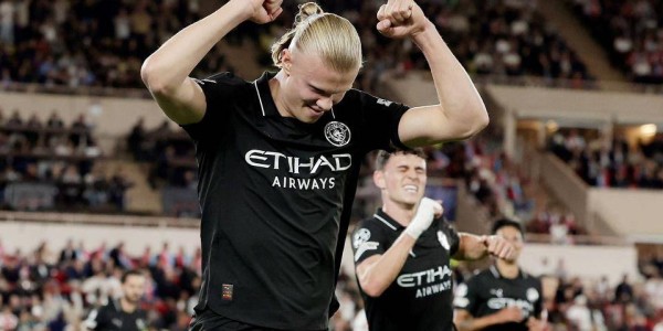 哈兰德梅开二度，一战造2大神迹！摩纳哥点球绝平，主场2-2曼城