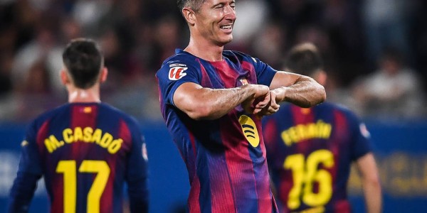 佩德里提前1分钟下场，享受全场膜拜与掌声：西甲第7轮巴萨2-1皇家社会背后的故事