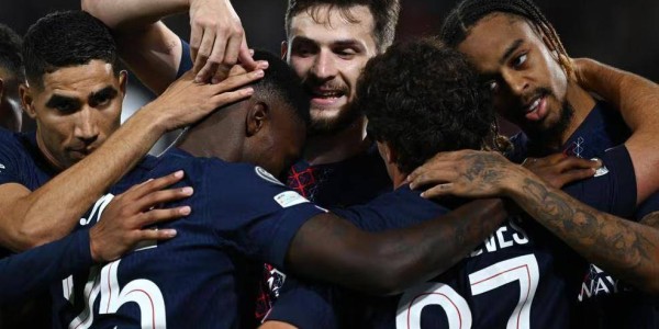 足坛悲喜一夜！国米7连胜终结，拜仁3-0豪取13连胜，大巴黎3-0，多特压哨绝杀