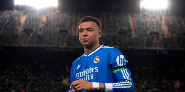 西甲争冠愈演愈烈 巴塞罗那仅领先皇马1分 瓦伦西亚0-2不敌强敌