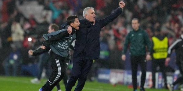 63岁穆帅狂奔！率队欧冠逆袭：最后1秒压哨晋级 附加赛或再遇皇马