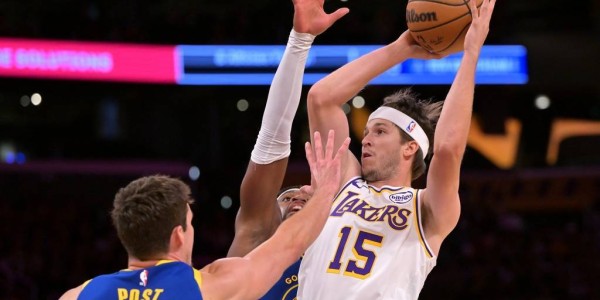 季前赛-詹姆斯库里休战里夫斯21分 湖人胜勇士