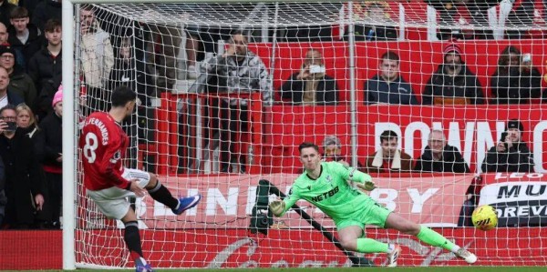 曼联2-1逆转排第三！B费传射创纪录谢什科制胜，卡里克坐拥一优势前四稳了