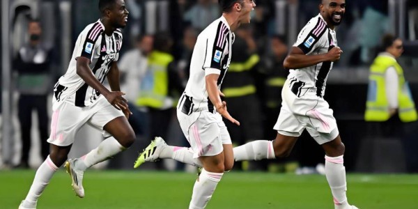 意甲！斑马门将贸然出击送空门，尤文0-2科莫5场不胜