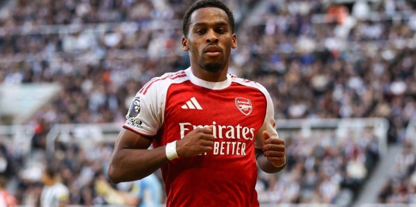 24岁荷兰边卫撑起一片天！攻防两端表现俱佳，阿森纳争冠新拼图