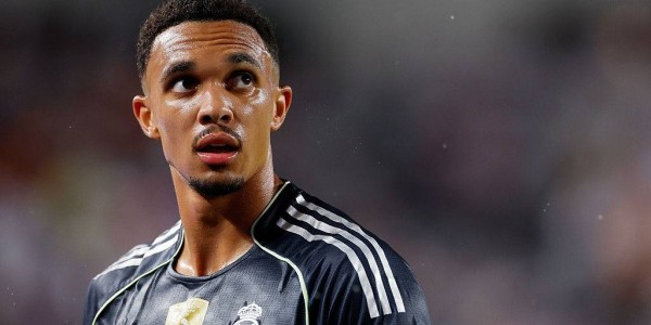 阿诺德后悔了吗？利物浦可能念他好，他却因转会陷入困境