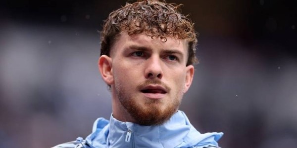 22岁希望之星被雪藏：两个月零出战自信尽失，回利物浦成唯一选项