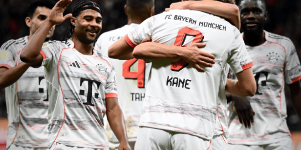 稳坐德甲榜首之位，拜仁客场3-0完胜法兰克福，主教练孔帕尼点评比赛