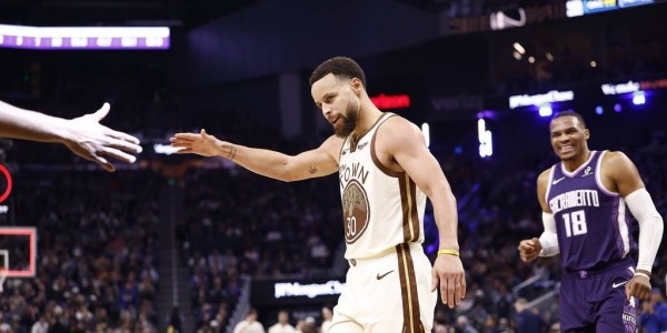 搞心态！库里变裁判威少崩溃 轰27+10勇士新年首迎2连胜