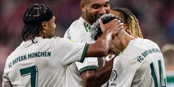 4-0！凯恩独享历史第一，C罗神迹告破，拜仁全胜领跑德甲