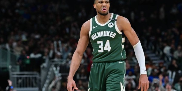 字母哥因新冠缺席媒体日 线上形式接受采访