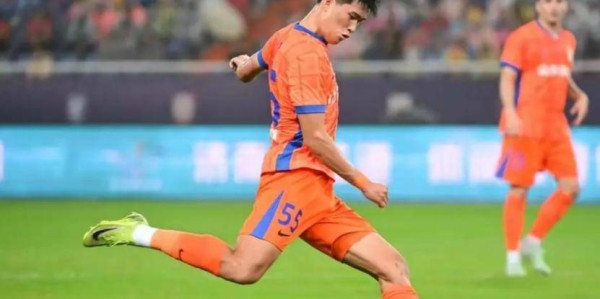 零转会费！山东泰山免签欧冠冠军中卫，1+1合同曝光，搭档彭啸无敌