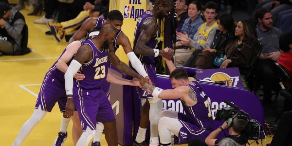 大范：里夫斯无球跑动不错 东契奇詹姆斯完全不动