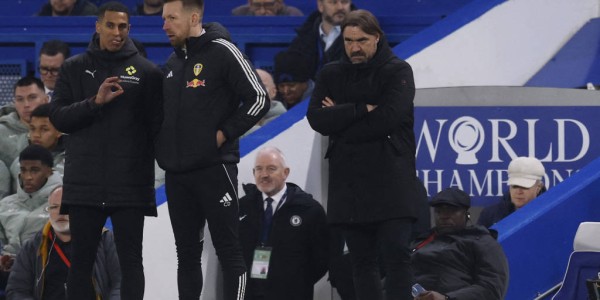 韦恩·鲁尼怒斥对切尔西教练罗森尼奥的批评：荒谬！