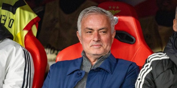 欧冠激战正酣：4场比赛共出示3红15黄，尤文惨败穆帅遭驱逐