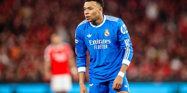 欧冠淘汰赛首回合：63岁穆帅红牌被罚，维尼修斯世界波助皇马先拔头筹