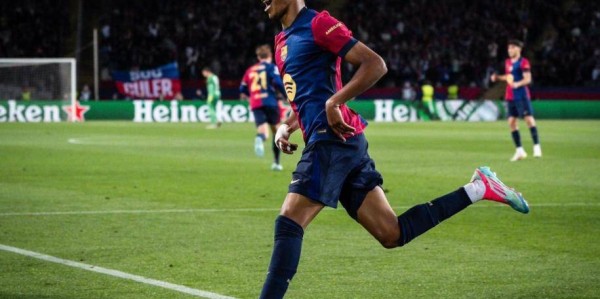 亚马尔超越姆巴佩创欧冠新史，巴萨2-1翻盘直通欧冠16强