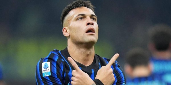 国际米兰4-0大胜科莫，豪取三连胜跃居意甲榜首