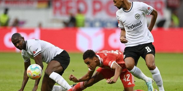 17岁天才5分钟绝杀！拜仁13连胜创纪录，9.5亿战舰碾压德甲