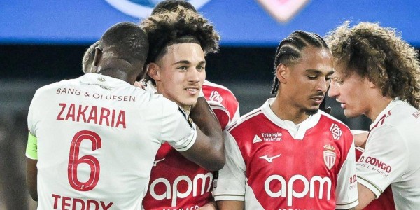 随着大巴黎1-3轰然倒下+黑马笑纳！法甲最新积分榜：3-7名差5分