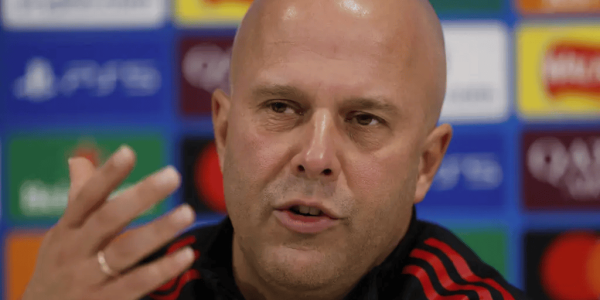 4.5亿引援打水漂？利物浦主场遭绝杀跌出前五，斯洛特帅位告急，阿隆索或重返安菲尔德救火！