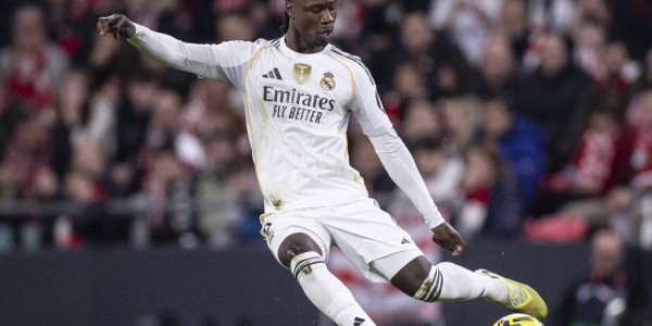 皇马双星命运迥异！卡马文加有望复出战塞尔塔 赫伊森继续缺阵