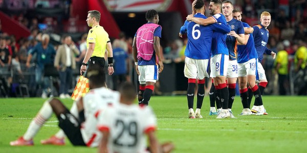 周二017欧冠激战：PSV埃因霍温难挡那不勒斯锋芒，比分预测揭晓！