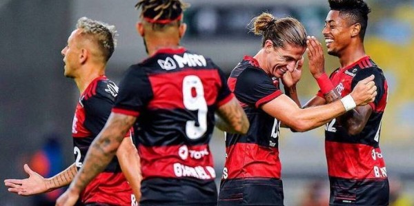 巴黎圣曼对阵弗拉门戈，争夺欧冠决赛席位，双方核心伤病与战术差异加剧悬念。