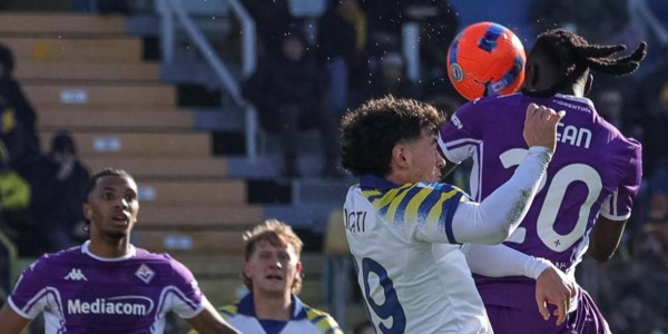 意甲垫底佛罗伦萨再遭重挫：17轮仅获一胜，24亿欧豪阵依旧遭遇滑铁卢