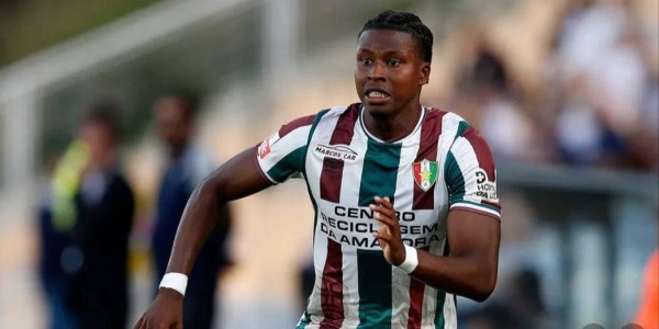 穆里尼奥与加拉塔萨雷左路争锋升级：先隔空较量抢人，后转身开启转会合作