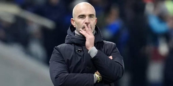 他是世界冠军教头，不是切尔西的替罪羊