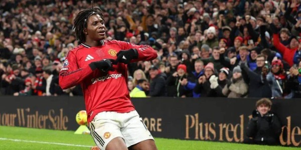 曼联1-0终结主场不胜！阿莫林变阵遇纽卡红魔化，一人离队之心昭然若揭