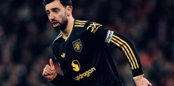 周薪40万英镑！英媒曝曼联队长开天价续约条件，沙特买断需5700万英镑