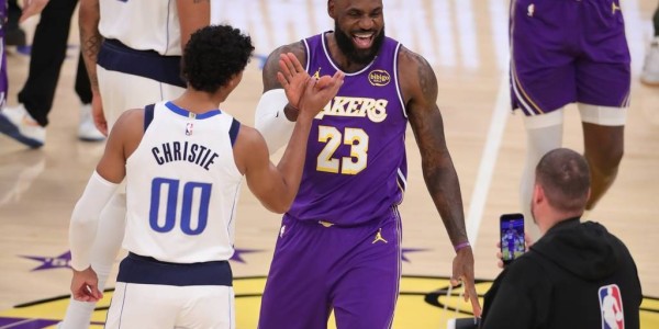 不打背靠背！因左脚伤病管理 詹姆斯今天缺战鹈鹕