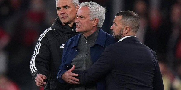 穆帅又上头条了！但这次不是因为绝杀，而是因为一场赛后言论，让他从“狂人”变成了“众矢之的”