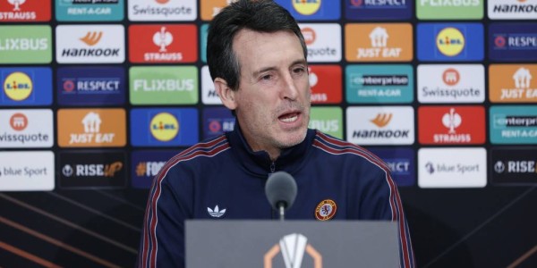 英超球队阿斯顿维拉主教练埃梅里出席欧联杯赛前发布会