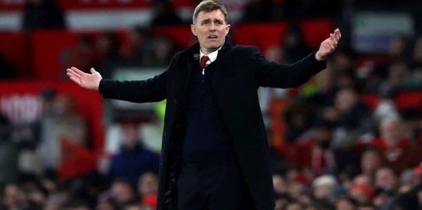 曼联1-2足总杯出局赛季无冠！弗莱彻转正已无望，欧冠资格成唯一希望